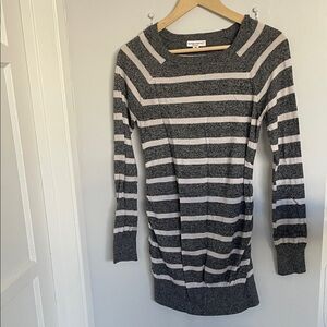 Liz Lange Gray and White Knit Top